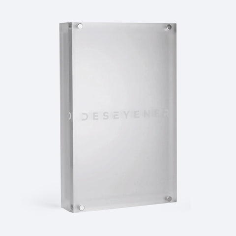 Transparent lash tile with magnetic lid